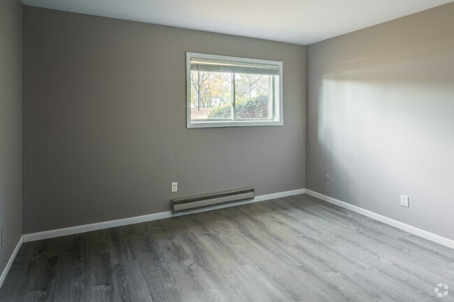 1BR, 1BA - 750 SF