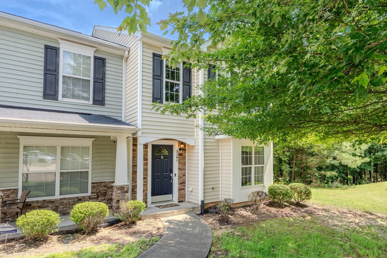 Available Now! 3bd/2.5ba End-Unit Townhous... - Available Now! 3bd/2.5ba End-Unit Townhous...