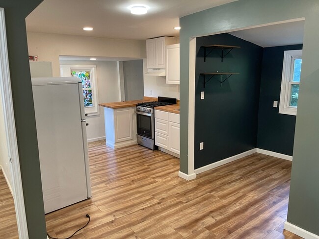 Photo - 560 Bellevue Ave