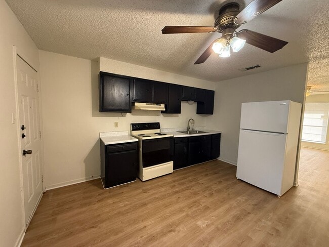 Photo - 1506 Indian Trail Unidad A