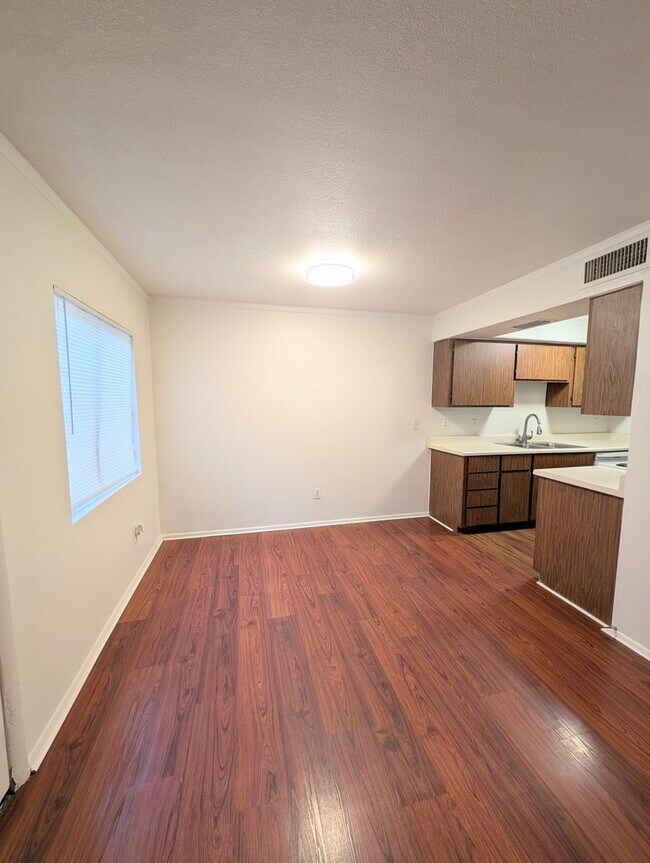 Photo - CUTE TOWNHOME AVAILABLE NOW NEAR DOWNTOWN ...