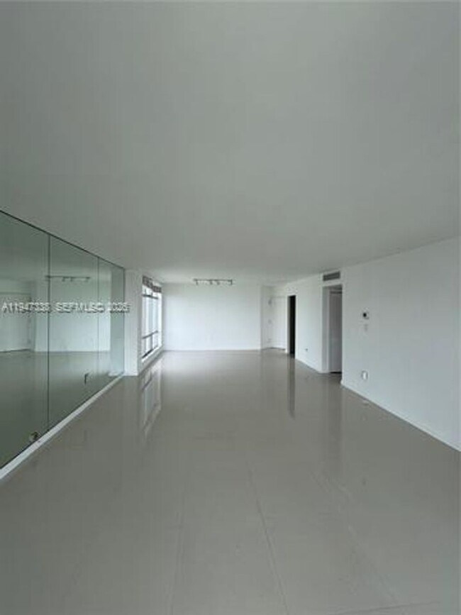 Photo - 5750 Collins Ave Unidad 5750 Collins Ave appt 10F