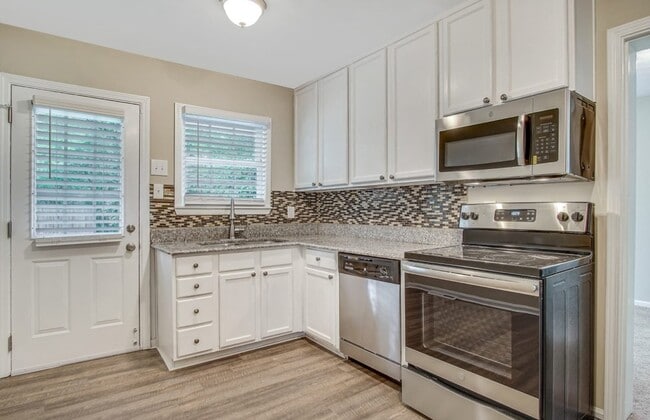 Photo - 2413 Ben Hill Rd