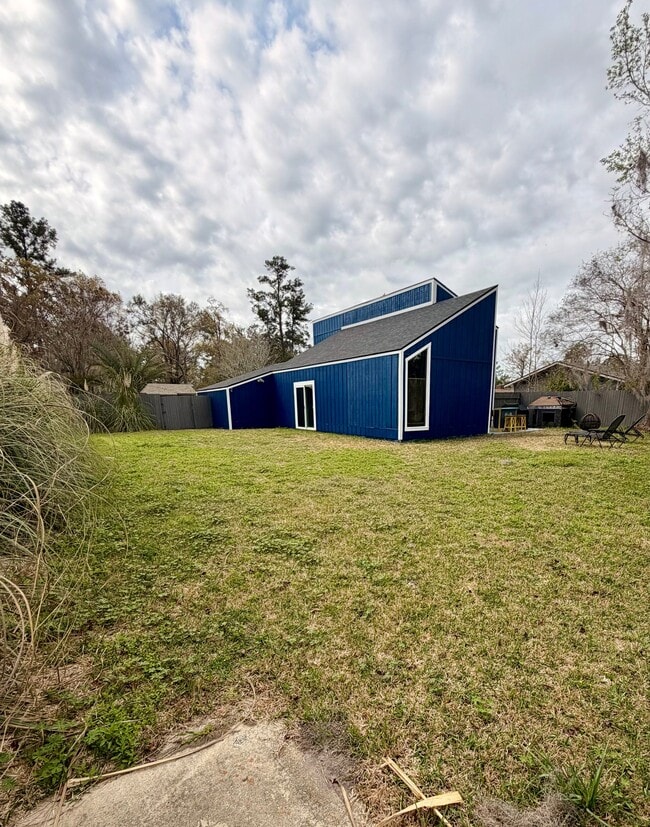 2004 Fawnridge Rd