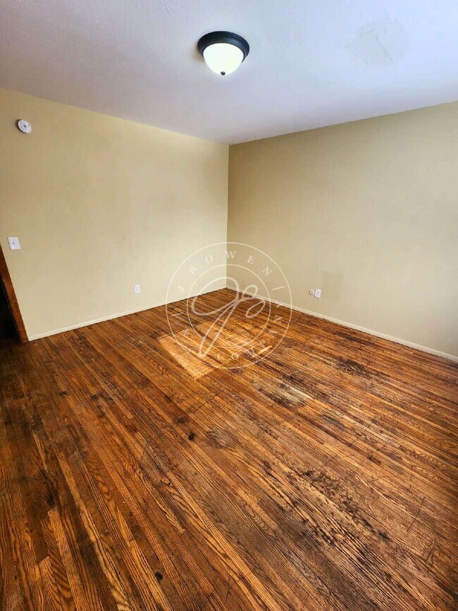 Photo - "Charming 2-Bedroom Retreat with Spacious 1000 Sq Ft in Toledo – Ideal for Comfortable Living!" Unidad #4