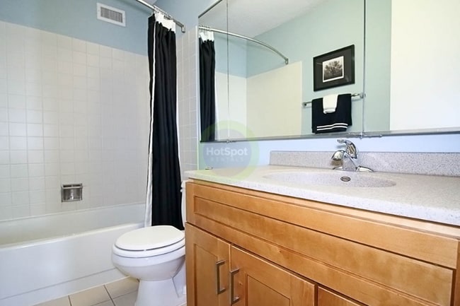 Photo - 253 E Wacker Dr