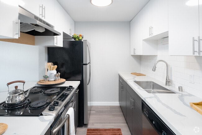 2BD, 2BA - Model Unit - The Summit