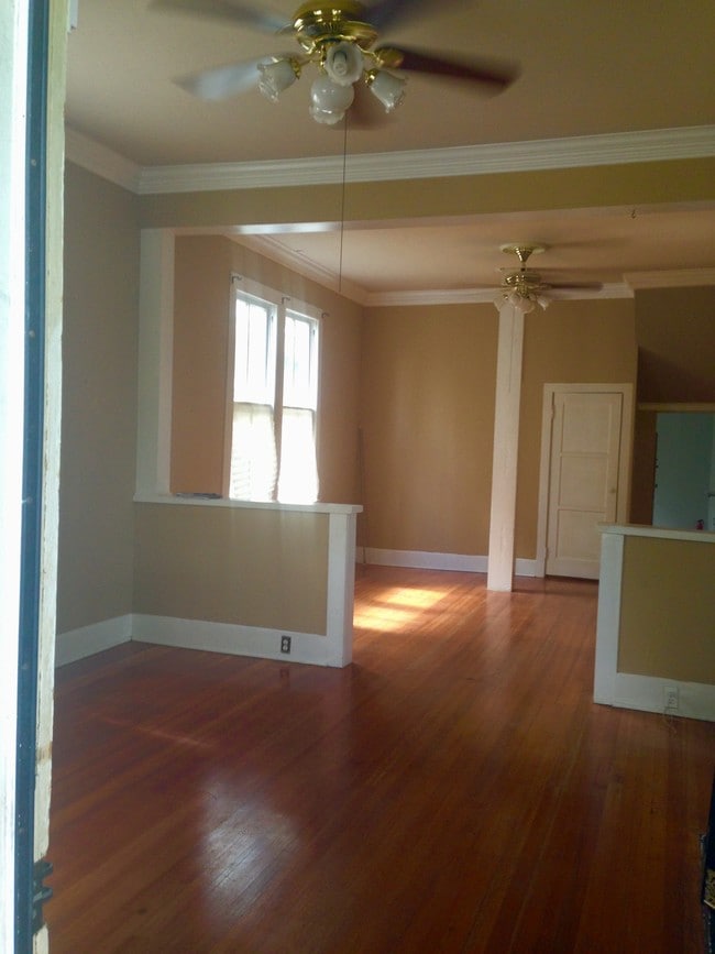 Huge living /dining area! - 746 Europe St Unit 1A