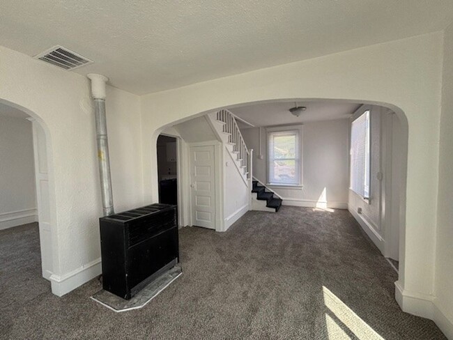2 Bed 1 Bath Updated Home - 2 Bed 1 Bath Updated Home