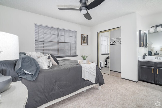 2BR, 2BA - 890SF - Bedroom 1