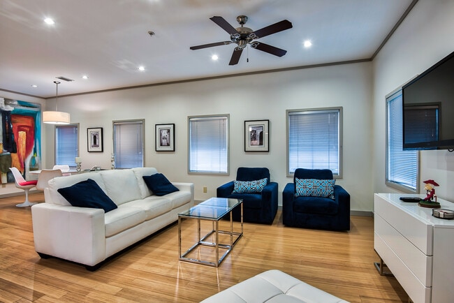 SOLO APARTMENTS - SOLO APARTMENTS