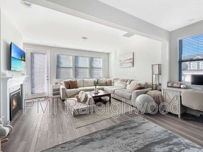 Photo - 779 Creekway Dr