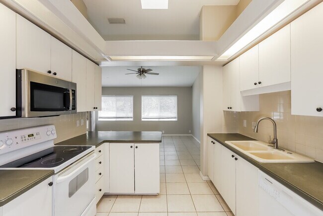 Photo - 6615 Oakbrooke Cir