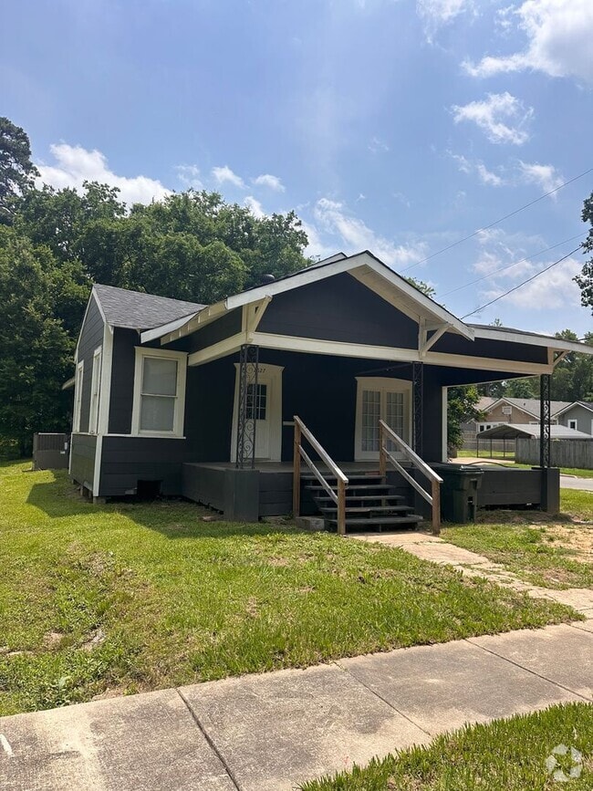 Building Photo - Highland Charming 3-Bedroom 2-bathroom Hom... Rental