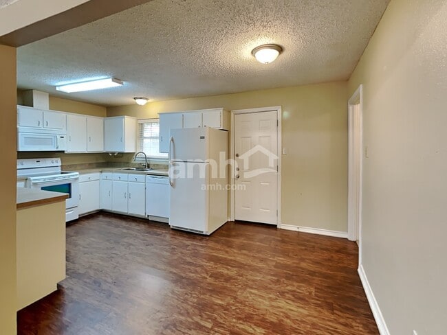 Photo - 105 S Winding Oaks Dr