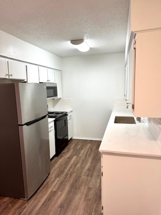 Photo - Very nice updated 2 bedroom / 2 bath Duple...