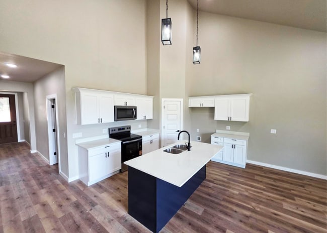 Photo - 325 E Nashville St