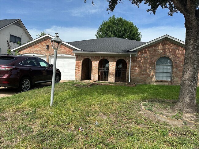 Building Photo - 15770 Chimney Rock Rd Rental