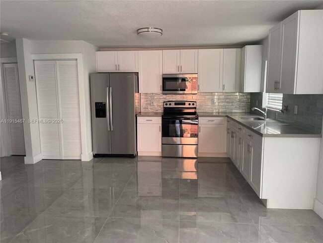 Photo - 4281 Riverside Dr Unidad 1