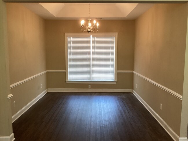 Photo - 15 Commissioners Ct