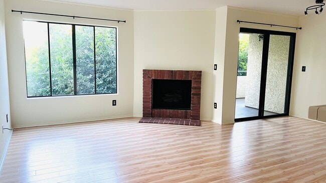 Photo - 3544 S Centinela Ave Unidad 205