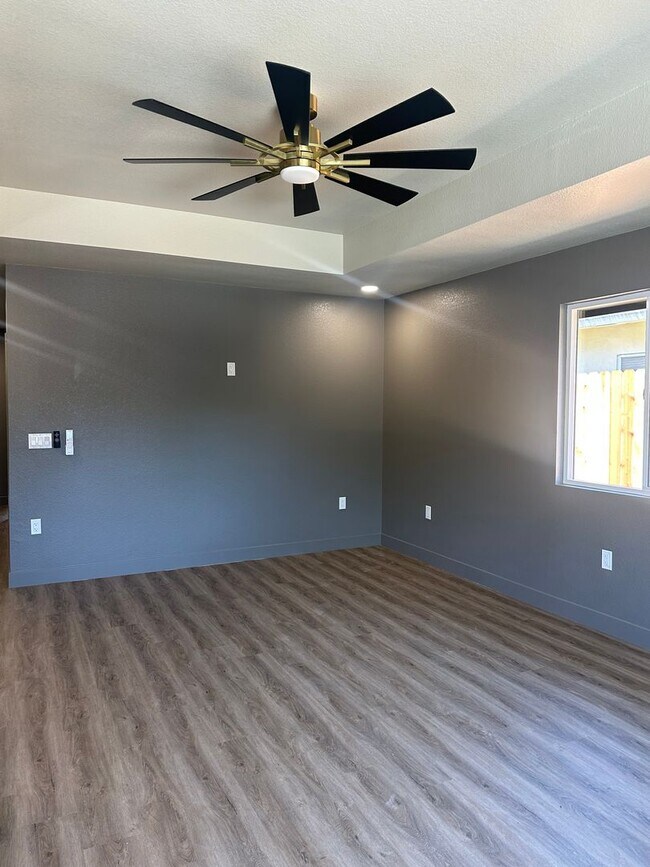 Photo - 3 Bedrom 2 Bath Duplex Fully Renovated