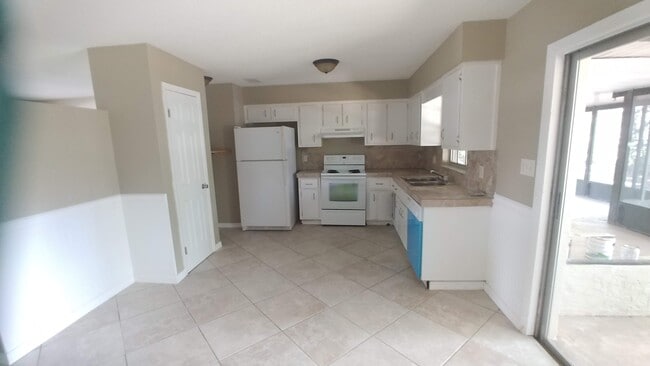 Photo - 5725 SE 3rd Pl