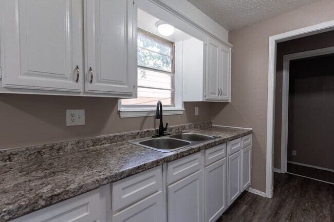 Photo - Charming 5 Bedroom House