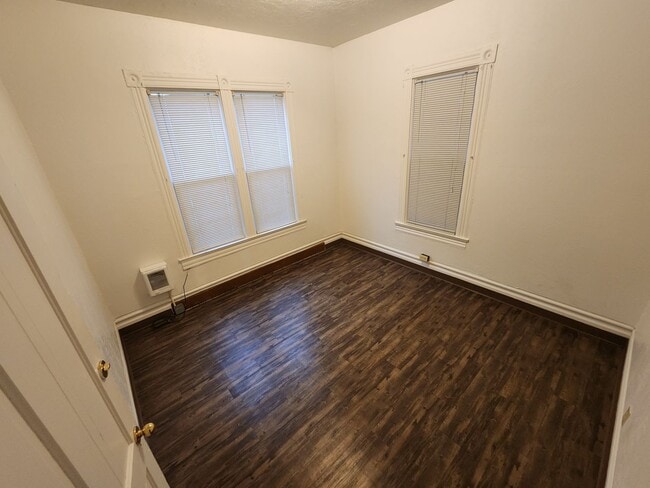 Photo - 620 NE Maple St