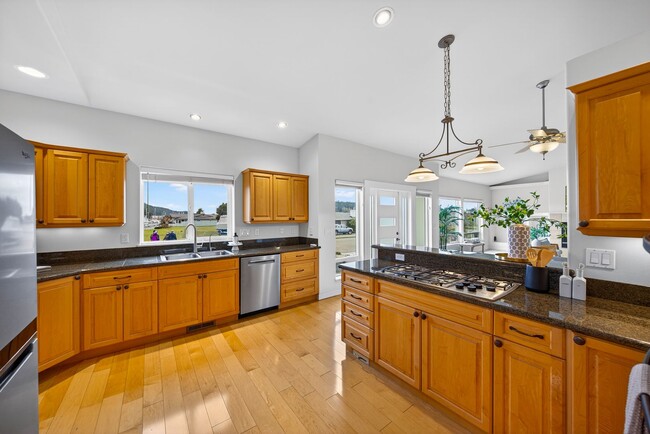 Photo - 5208 Doon Way