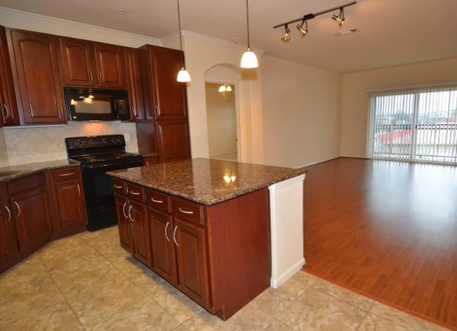 1085 Shop Rd Unit 319