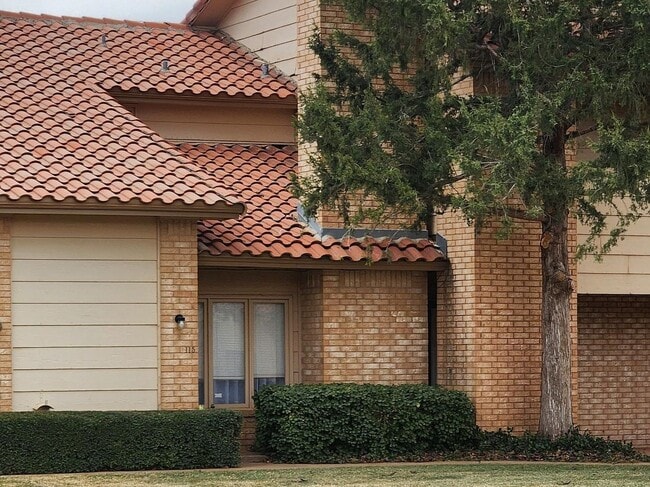 Building Photo - Cute 1 bed 1.5 bath in Whisperwood