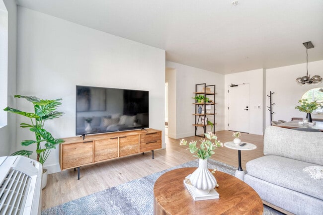 4980 N Vancouver Ave Unit SI ID1611976P