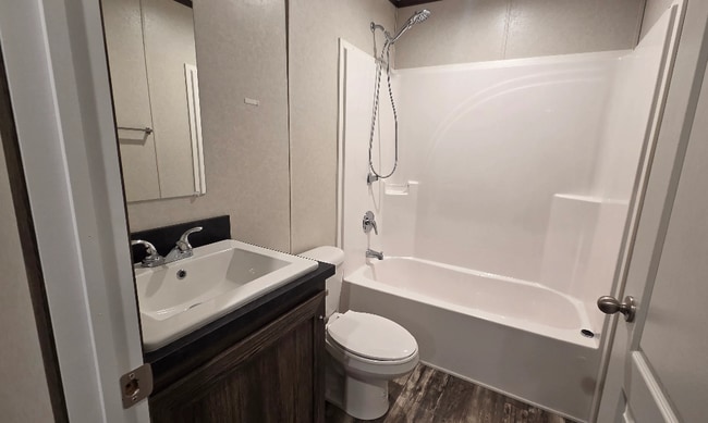 Photo - 115 Applewood Ln
