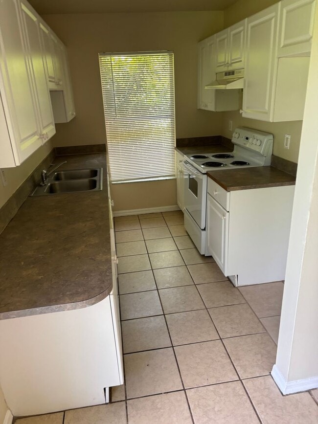 Photo - 4756-4758 28 ST SW Unit 4756 28 th ST SW