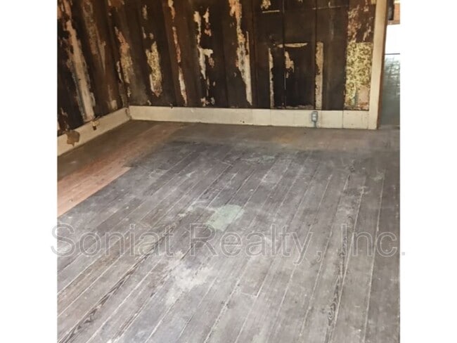 Photo - 1023 Clouet St