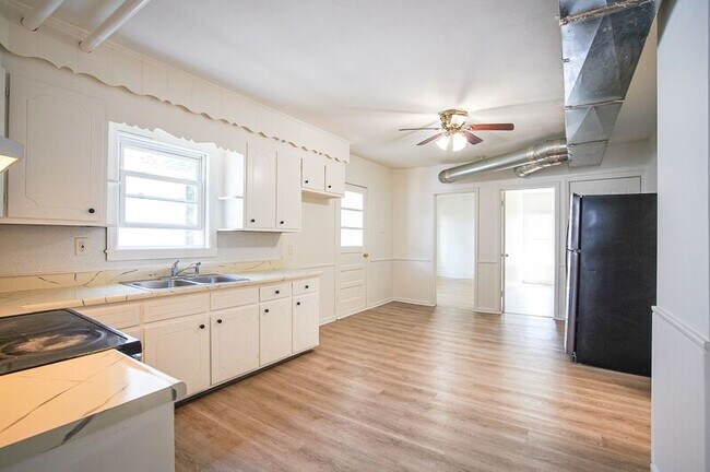 3 Charles St Unit 2L