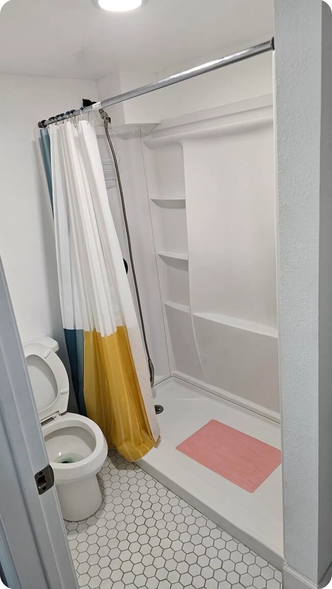Bathroom - 410 Estelle St Unit D