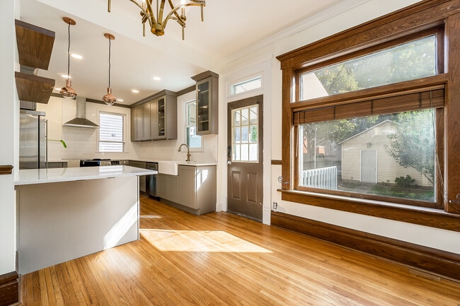 Photo - 986 Neil Ave