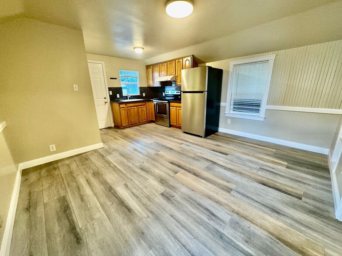 Cozy Oakland 2Bed/1Ba Home in a Private St... - Cozy Oakland 2Bed/1Ba Home in a Private St...