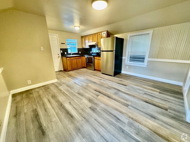 Building Photo - Cozy Oakland 2Bed/1Ba Home in a Private St...