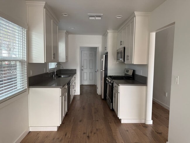 Photo - 4031-4033 Miller Way