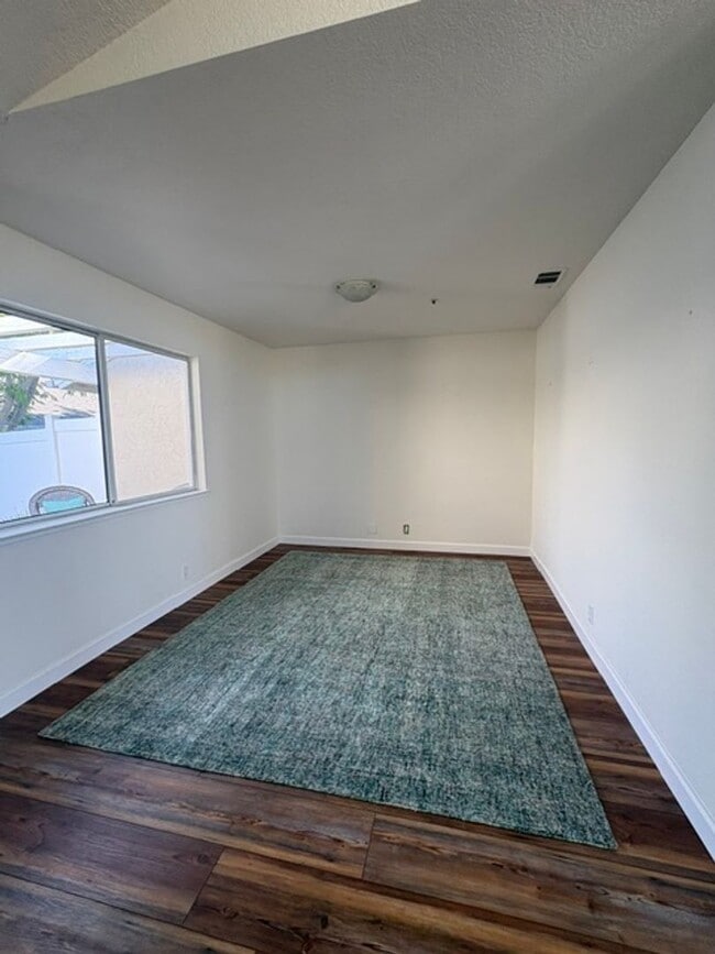 Photo - 981 Bluebell Way