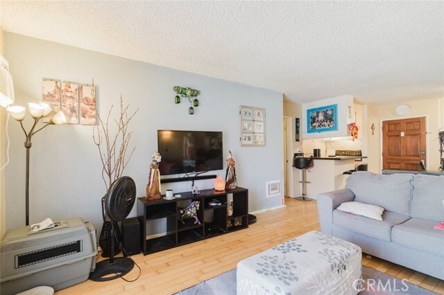 Photo - 18307 Burbank Blvd Unidad 233