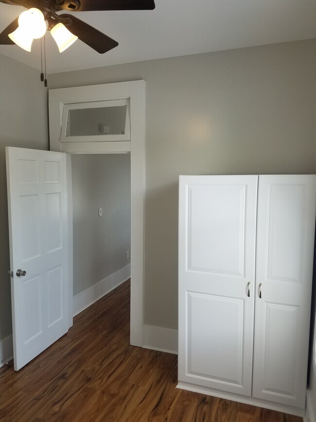 Photo - 307 W 41st St