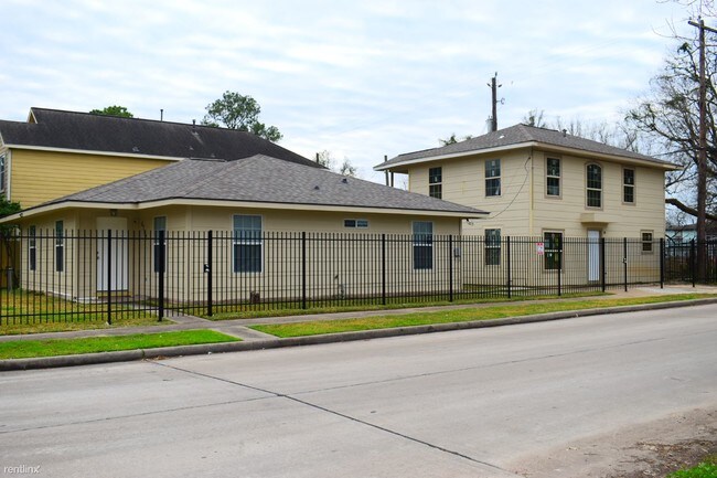 Apartments For Rent With Utilities Included Near Texas Southern Photo 2 Br 1 Bath House 6704 Winton St A