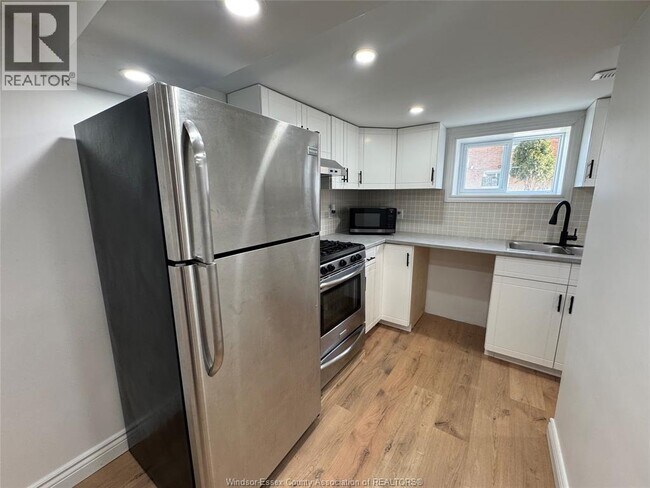 Photo - 1060 Langlois Ave