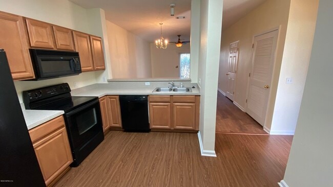 565 Scrub Jay Dr