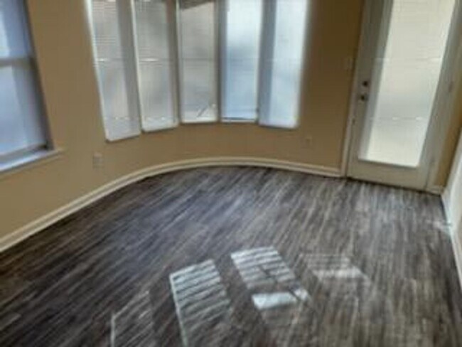 Photo - Available now!! MOVE IN SPECIAL $500 OFF O...