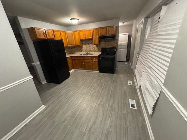 Photo - 3 Bedrooms 1 Bathroom available